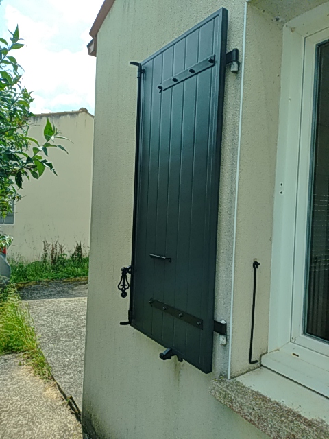 Volets alu ral 7016 - Menuiserie Bordier