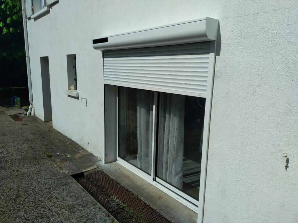 Volet roulant solaire - Menuiserie Bordier