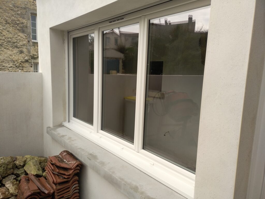 Fenêtres 3 vantaux en PVC - menuiserie Bordier