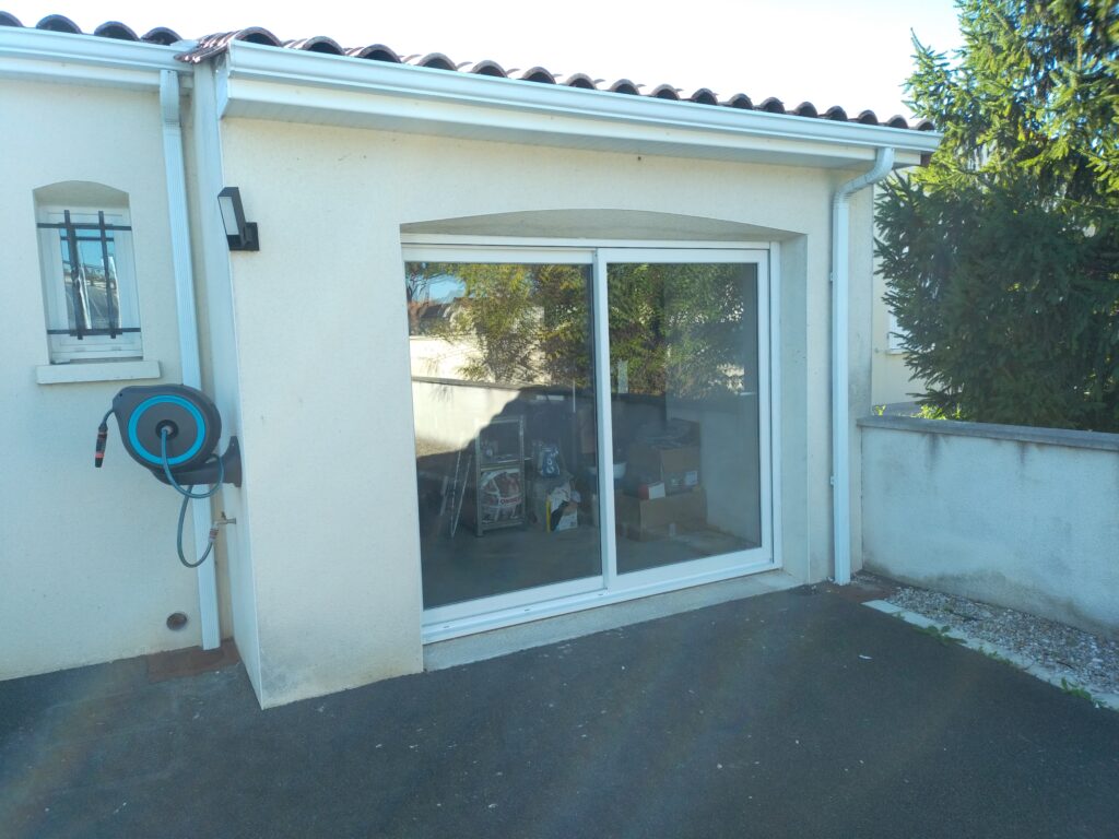 Baie coulissante en PVC avec volet roulant intégré PVC coulissante - Menuiserie Bordier