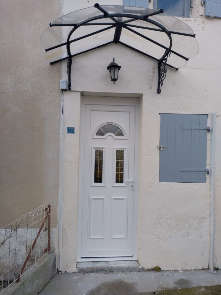 Porte d'entrée classique PVC - Menuiserie Bordier