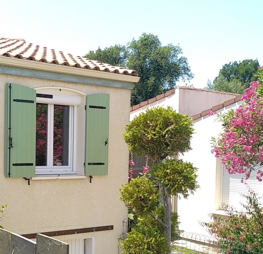 Volet roulant solaire - Menuiserie Bordier