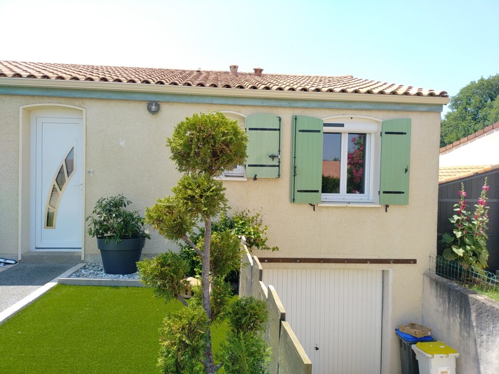 Volet roulant solaire - Menuiserie Bordier