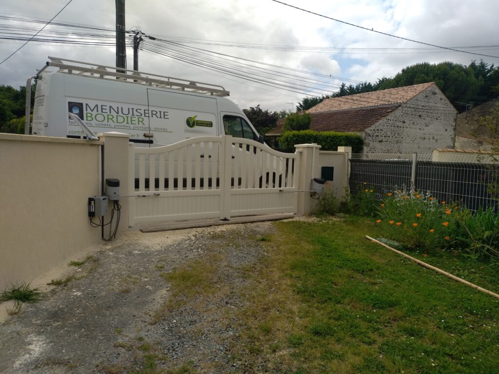 PORTAIL ALU - Menuiserie Bordier