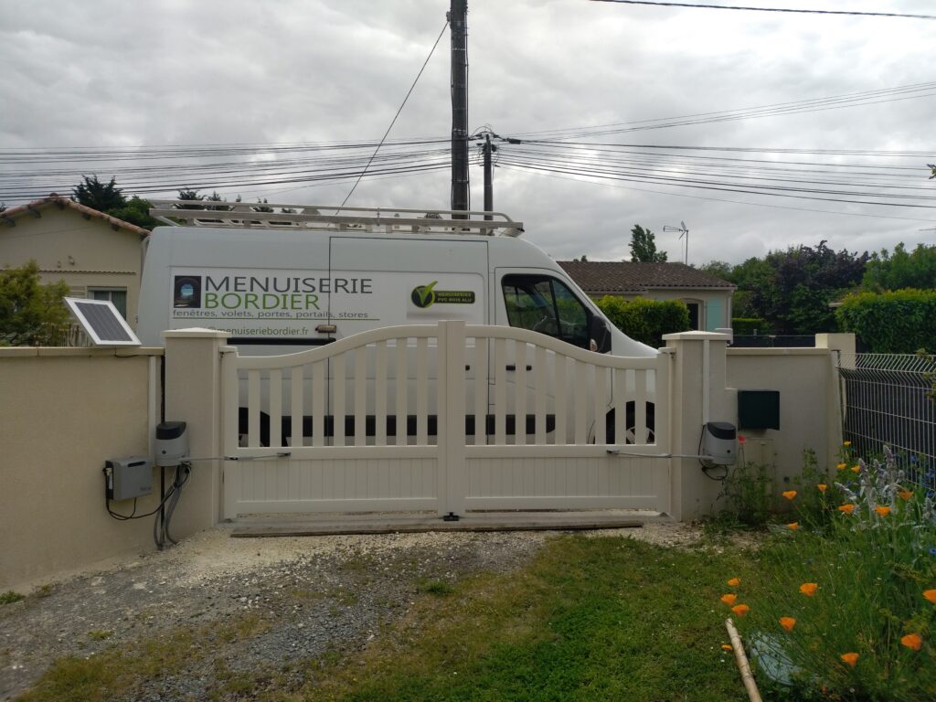 PORTAIL ALU - Menuiserie Bordier