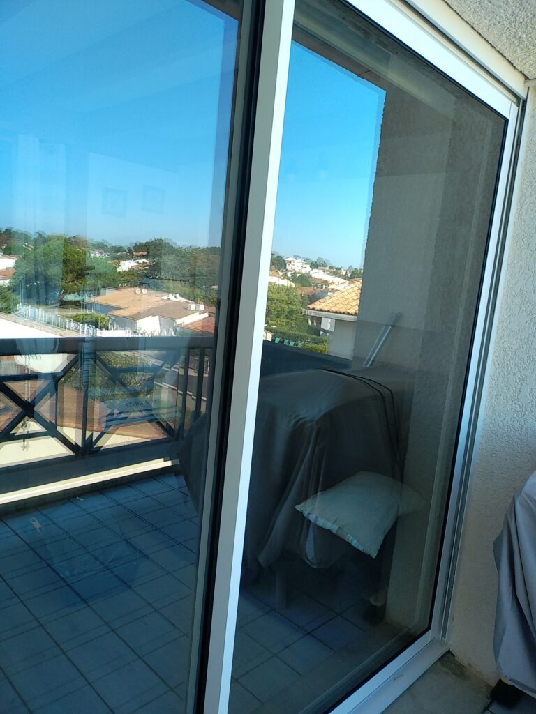 Baie coulissante 2 vantaux en alu blanc - Menuiserie Bordier