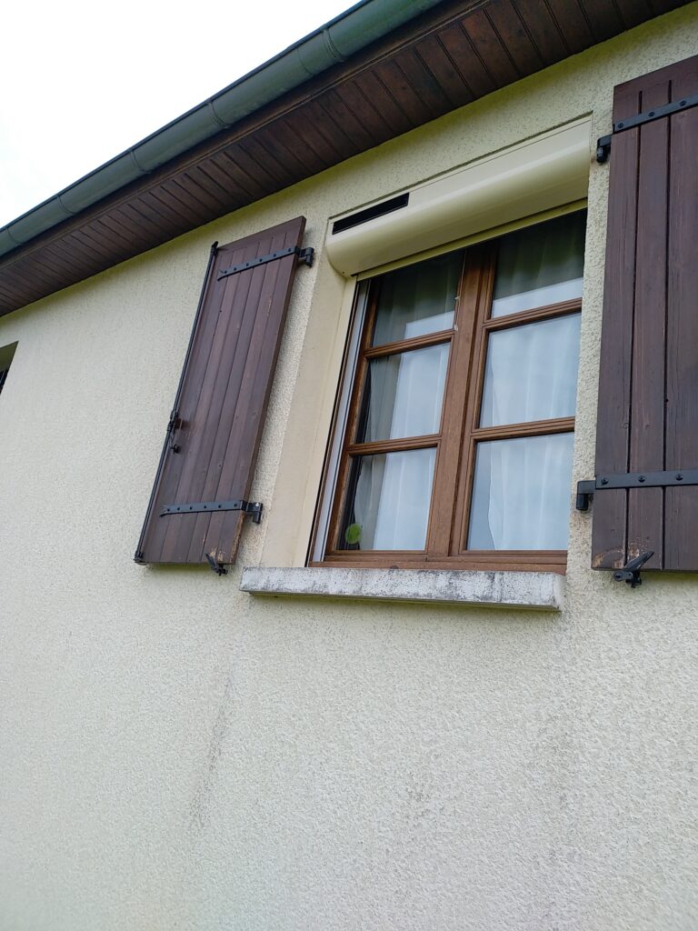 Volet roulant solaire ral 1015