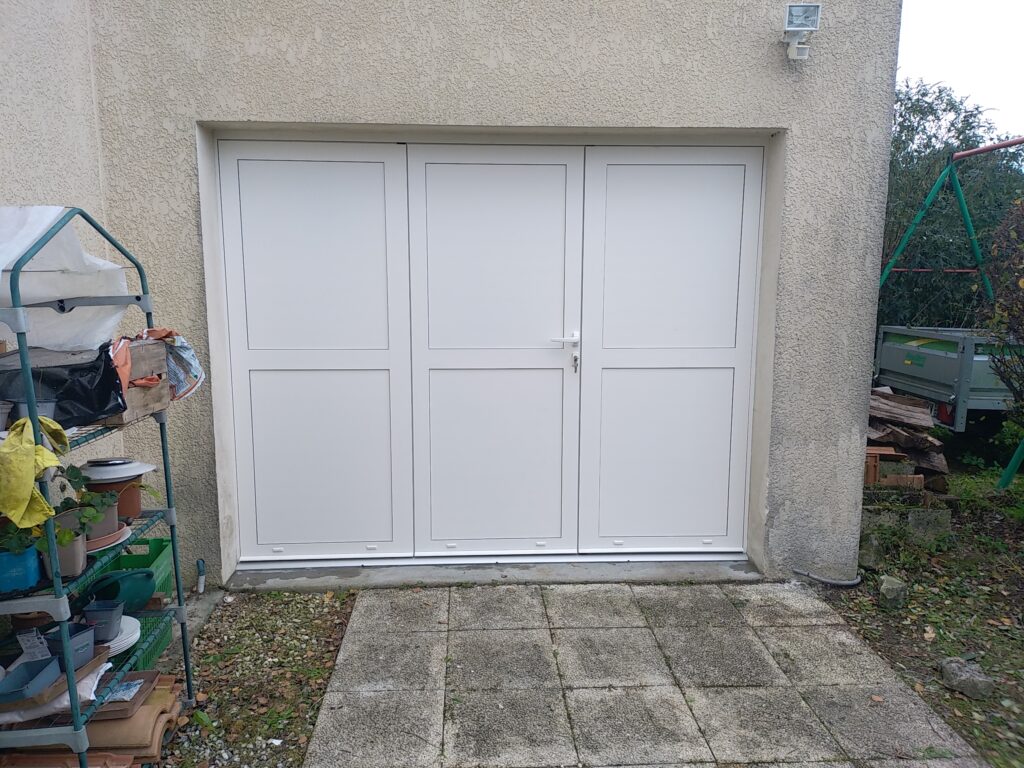 PORTE DE GARAGE 3 VANTAUX EN ALU ISOLÉ - Menuiserie Bordier
