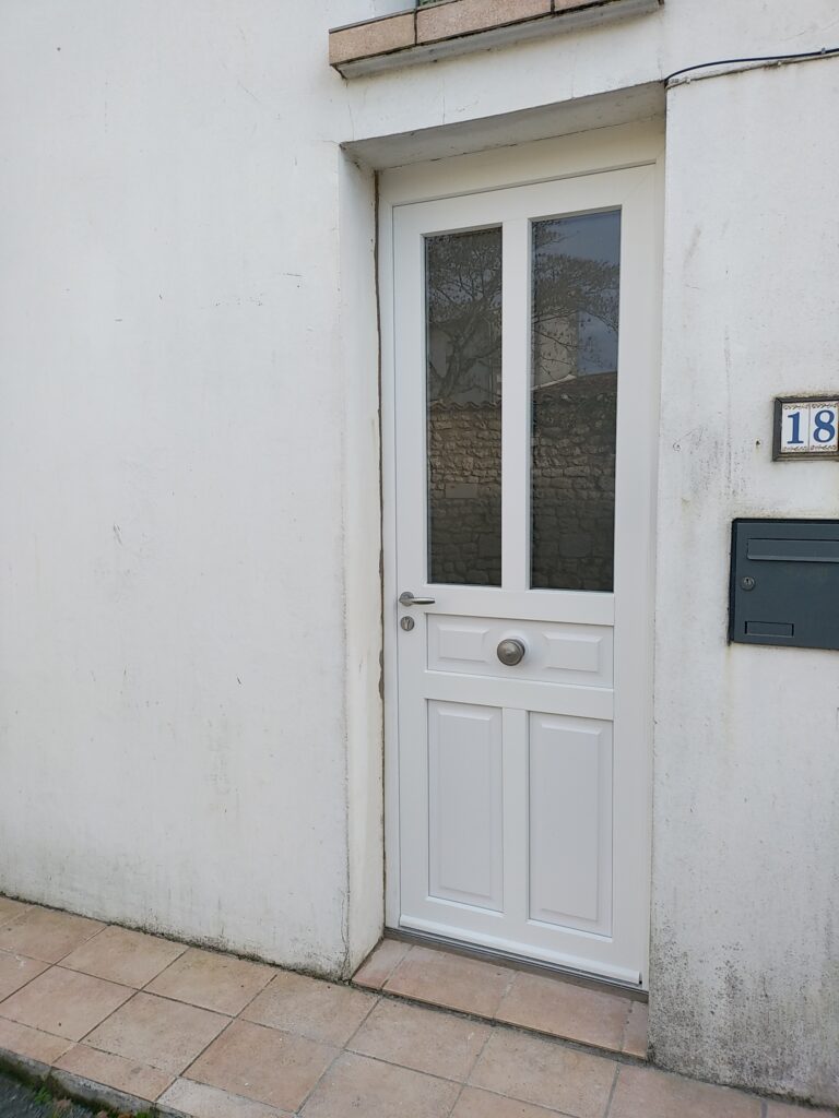 Porte d'entrée PVC blanc - Menuiserie Bordier