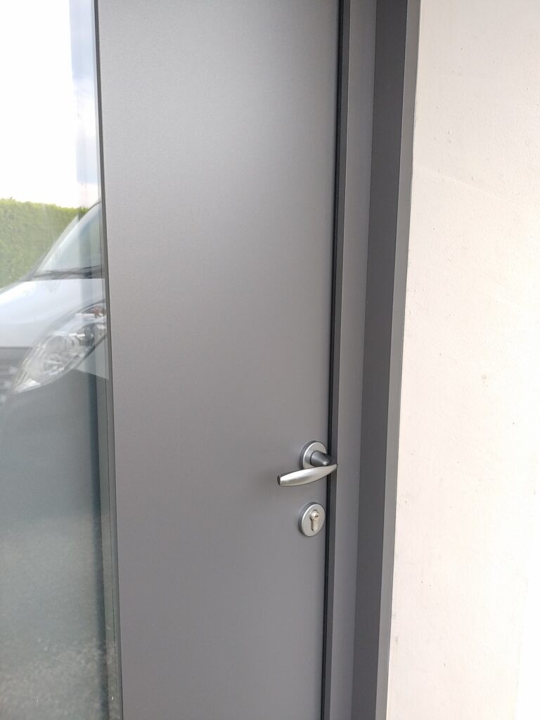 Porte d'entrée alu ral Gris 2900 - Menuiserie Bordier