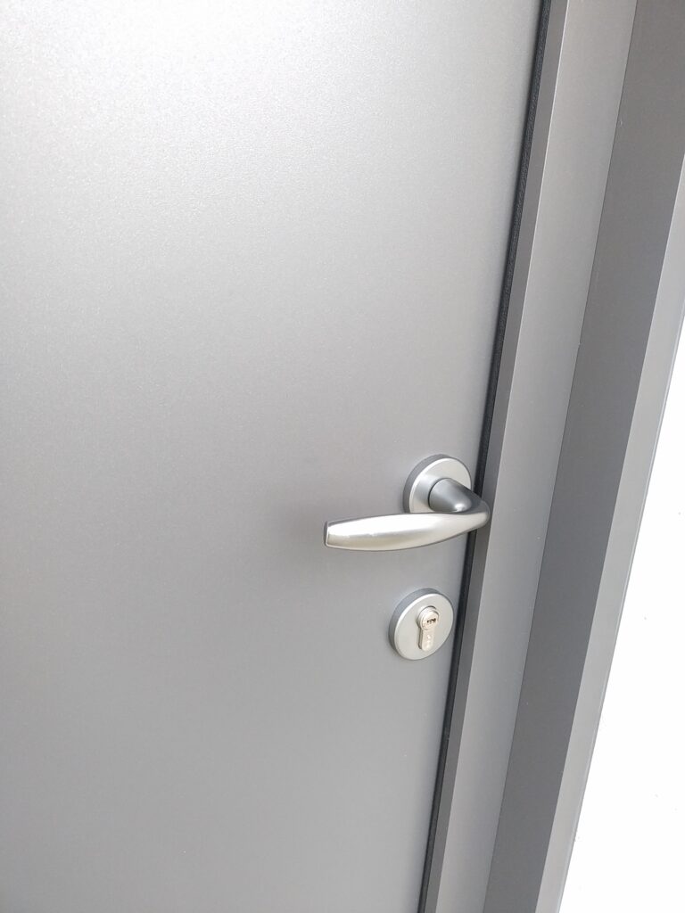 Porte d'entrée alu ral Gris 2900 - Menuiserie Bordier