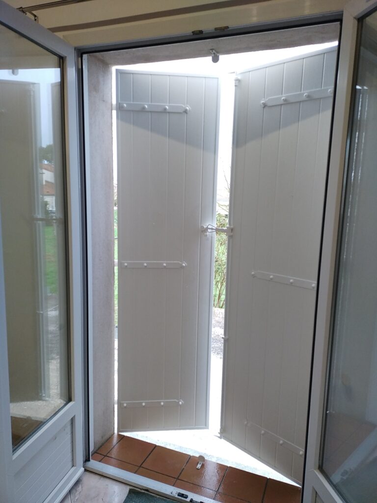 Volets battants en PVC blanc- Menuiserie Bordier